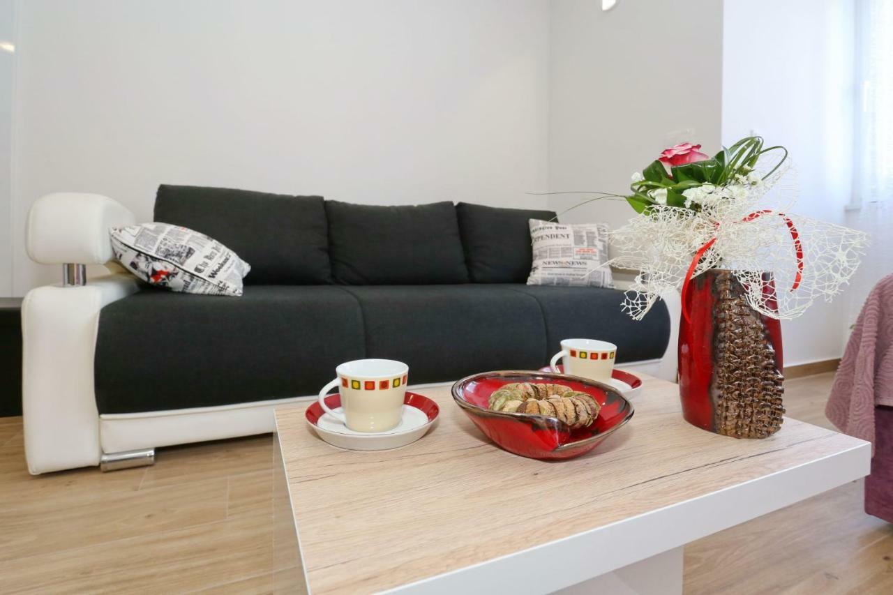 Two New Apartments By The Town Center ซาดาร์ ภายนอก รูปภาพ